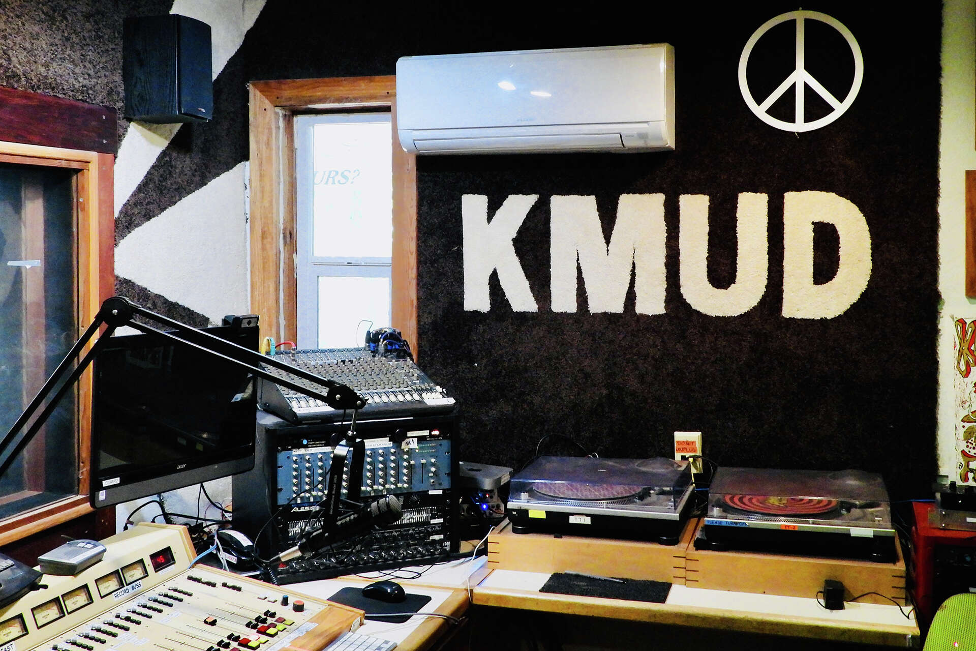 KMUD booth